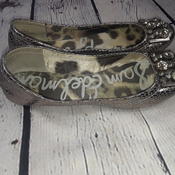 Shoes - Picture 3 of 10